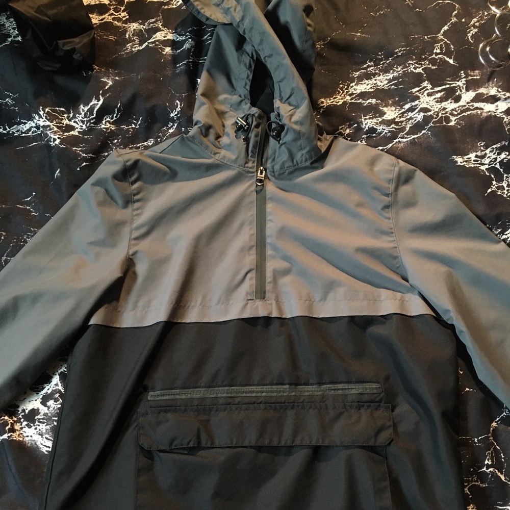 EMPYRE Raincoat | size small